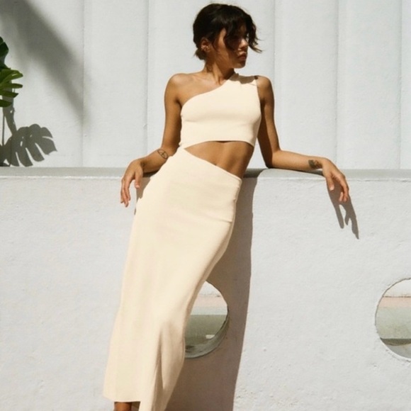 Zara Dresses & Skirts - Zara Cream Cutout Midi Dress Blogger Favorite One Shoulder Size Small